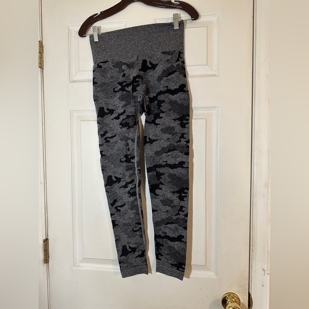 Black and Gray camo print leggings. Size M
